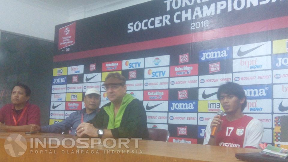 Pelatih PSM Makassar, Robert Rene Alberts bersama Rasyid Assyahid Bakri Copyright: &copy; Muhammad Nur basri/INDOSPORT
